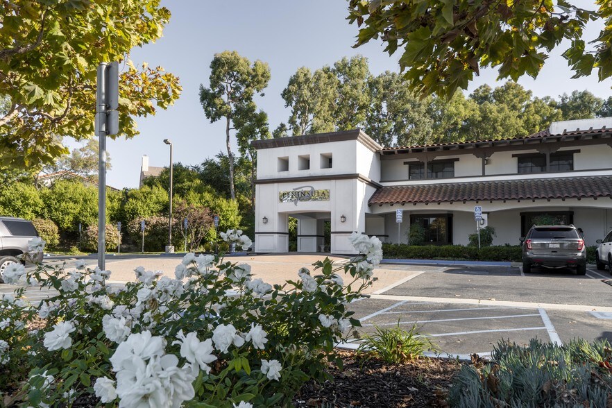 More Photos Of 25550 Hawthorne Blvd, Torrance Medical For Lease