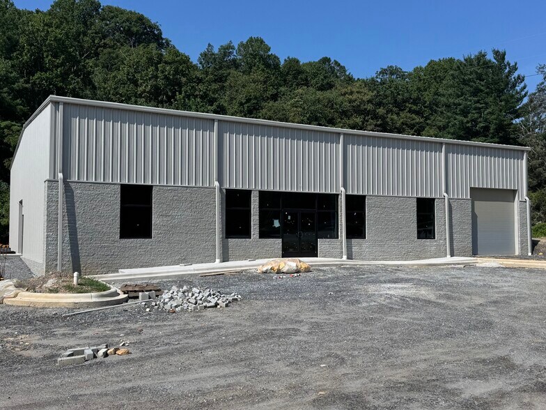 More Photos Of 841 Charlotte Hwy, Fairview Flex For Lease