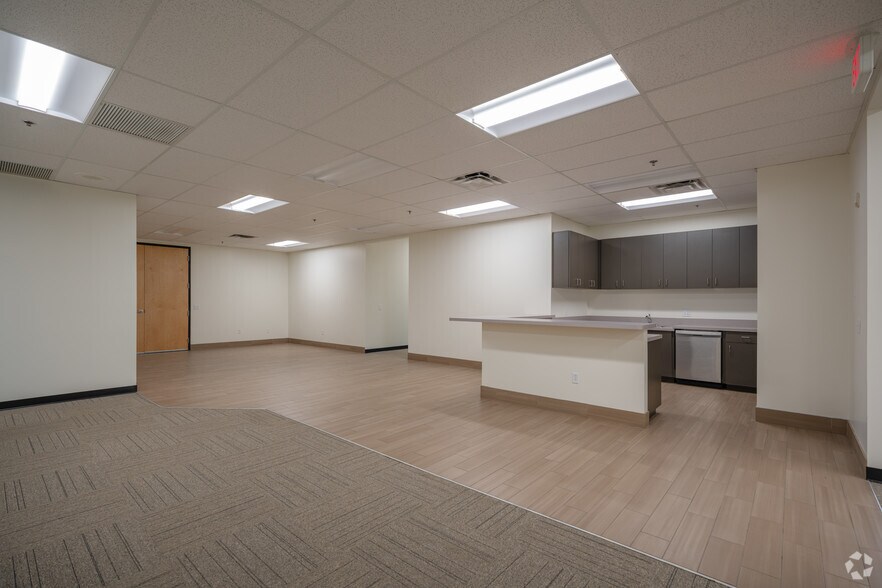 More Photos Of 8601 W Jefferson St, Tolleson Warehouse For Lease