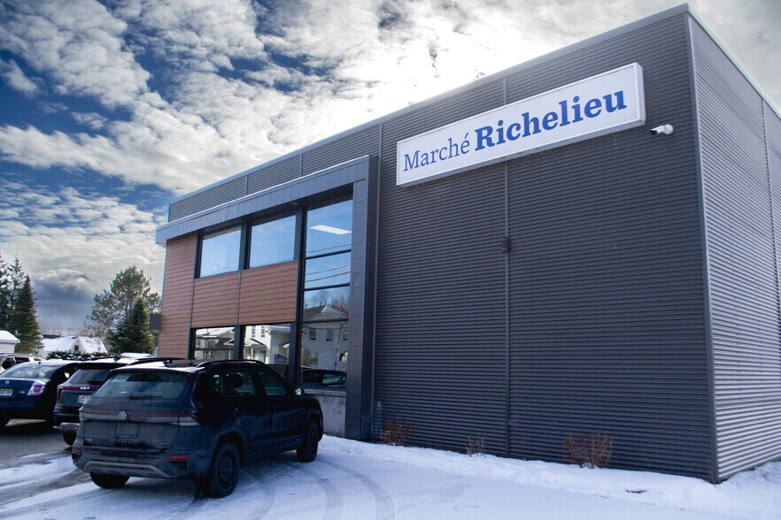 More Photos Of 451 Rue Principale, Pohénégamook Flex For Sale