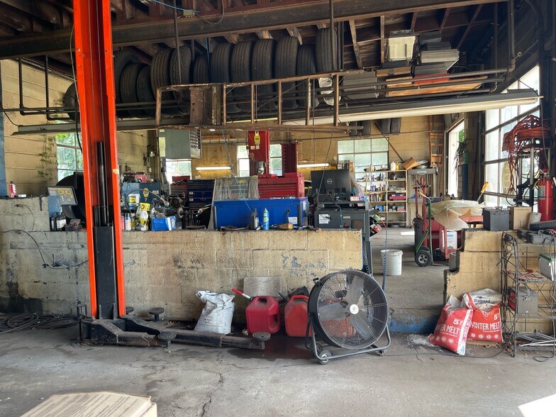 More Photos Of 2400 Ligonier St, Latrobe Auto Repair For Sale