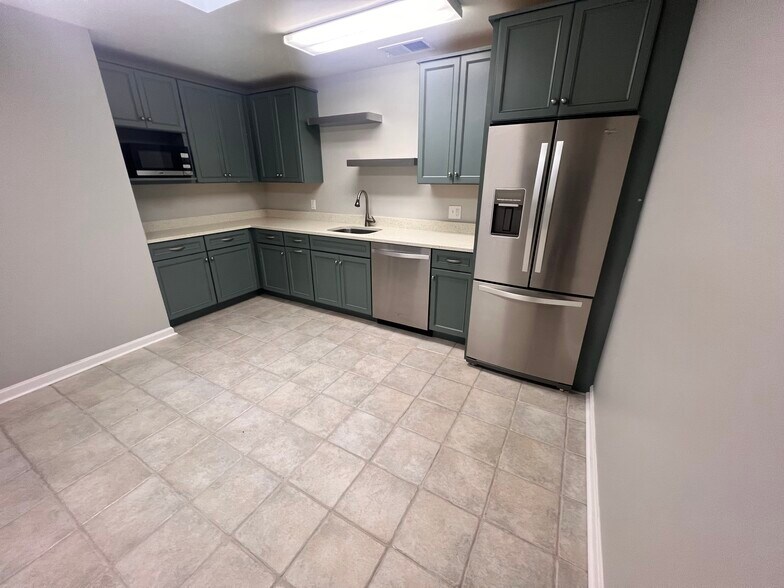 More Photos Of 322 E Main St, Batavia Office For Sale