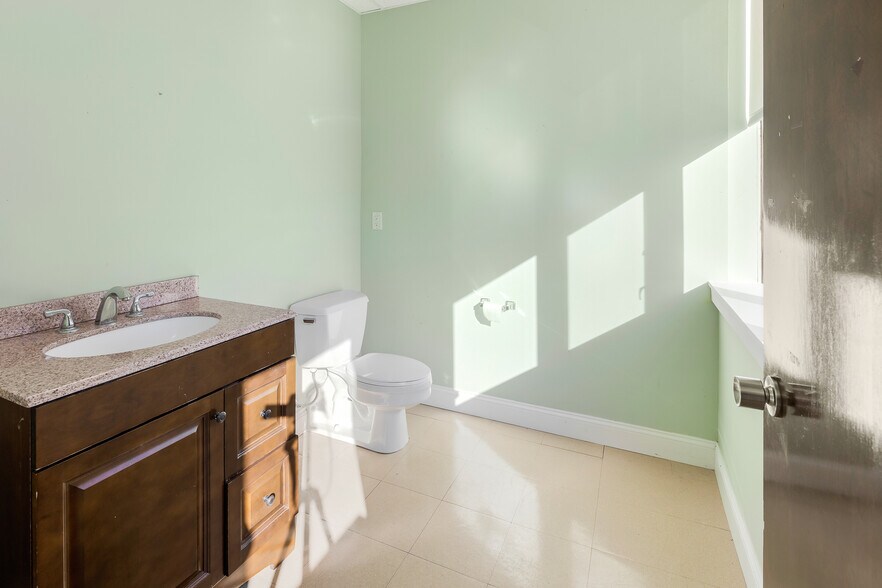 More Photos Of 200 E Eckerson Rd, New City Medical For Lease