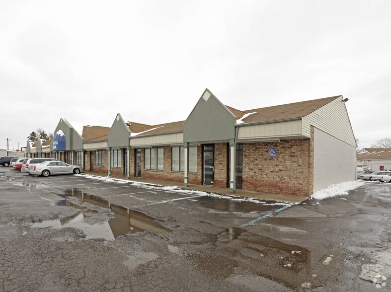 Primary Photo Of 26030-26124 Groesbeck Hwy, Warren Freestanding For Lease
