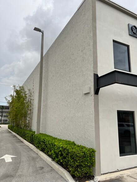 More Photos Of 3035 E Commercial Blvd, Fort Lauderdale Medical For Sale