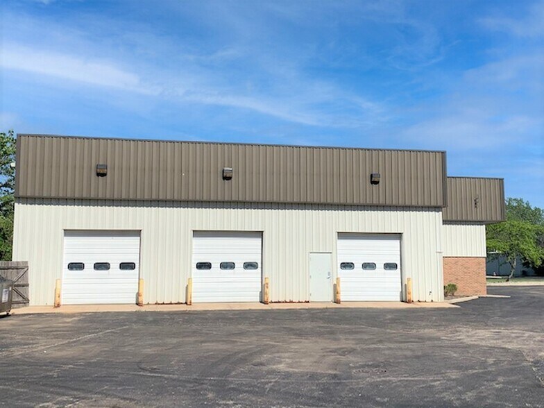 Primary Photo Of 2200-2205 Tech Ct, Woodstock Warehouse For Lease