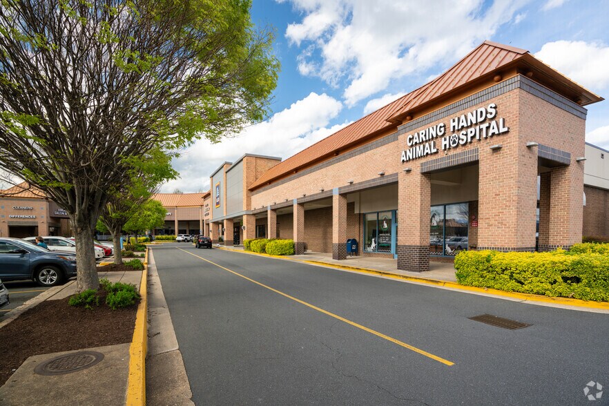 More Photos Of 3120 Fairview Park Dr, Falls Church Office For Lease