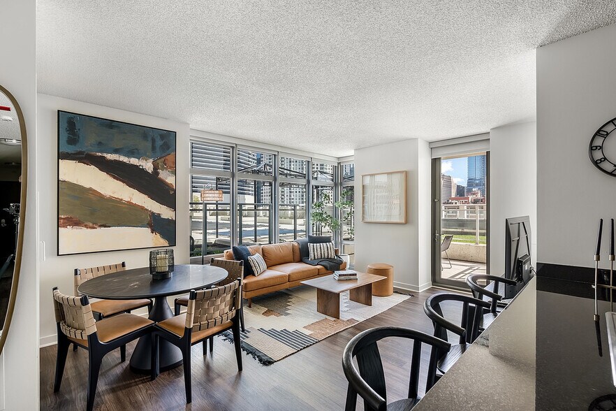 More Photos Of 555 W Kinzie St, Chicago Apartments For Lease