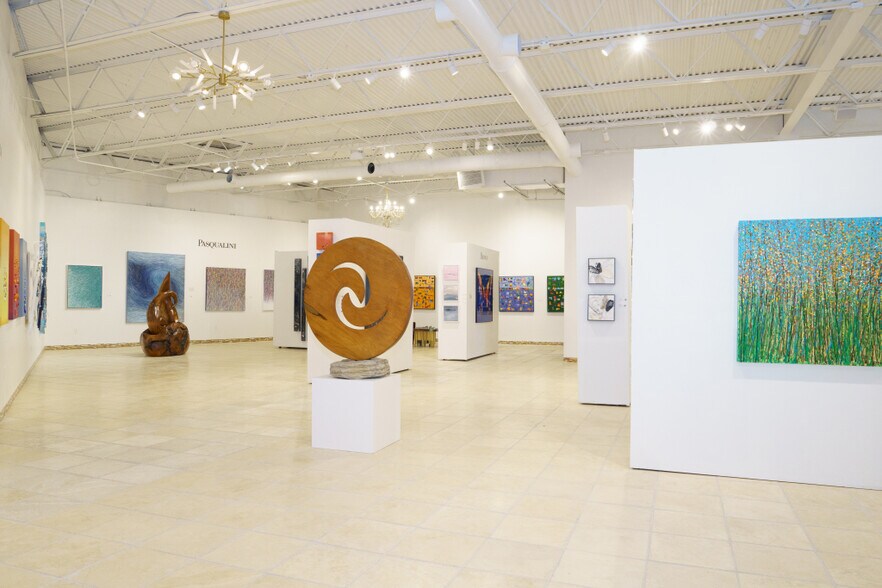 More Photos Of 2833 Irving Blvd, Dallas Showroom For Sale