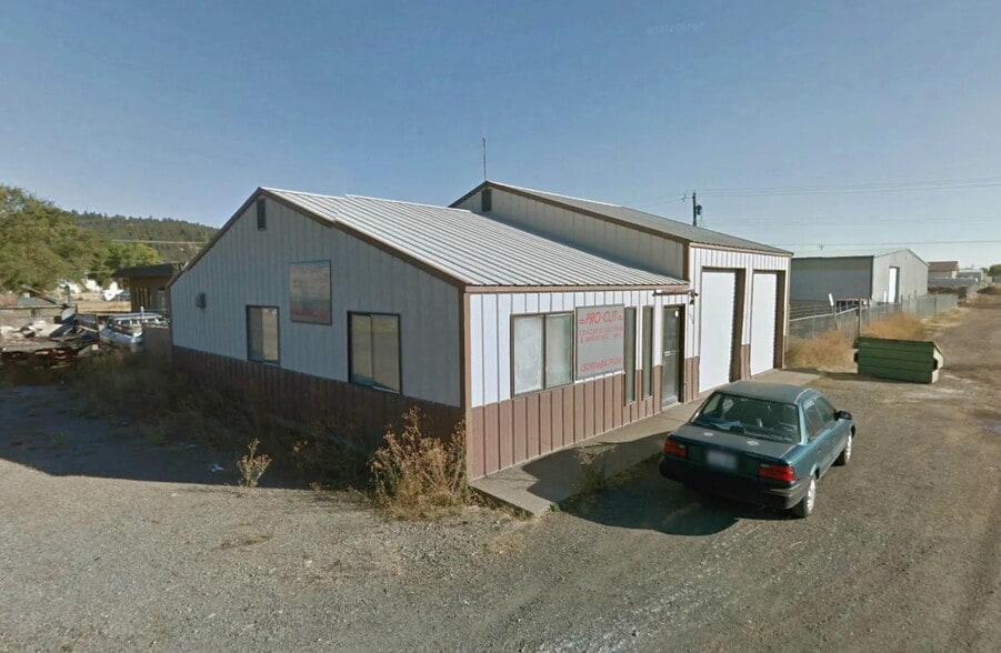 Primary Photo Of 5724 N Sycamore St, Spokane Service For Lease