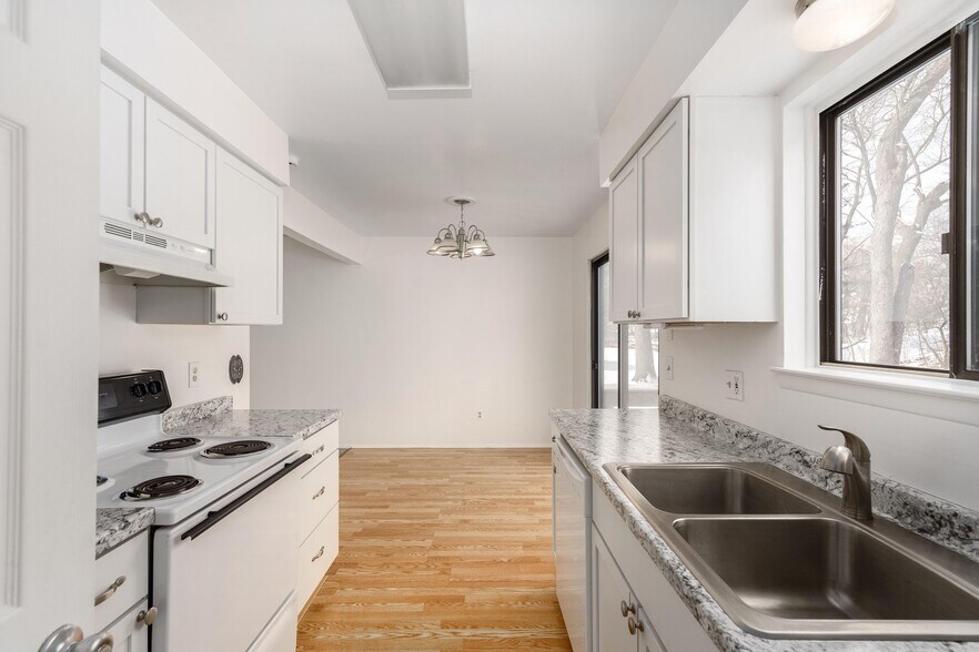 More Photos Of 229 Summit Rdg, White Lake Apartments For Sale