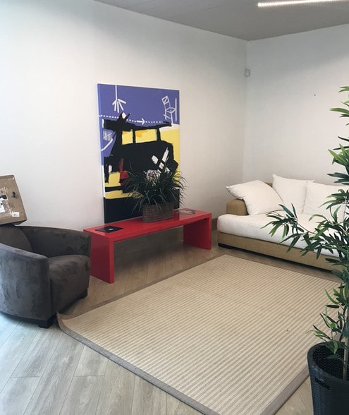 More Photos Of 601 S 21st Ave, Hollywood Showroom For Lease