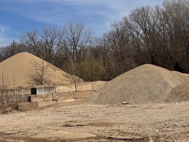 More Photos Of 901 US 6 Hwy, Spring Valley Warehouse For Lease