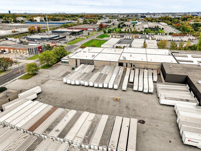 More Photos Of 1660-1700 Boul Hymus, Dorval Warehouse For Sale