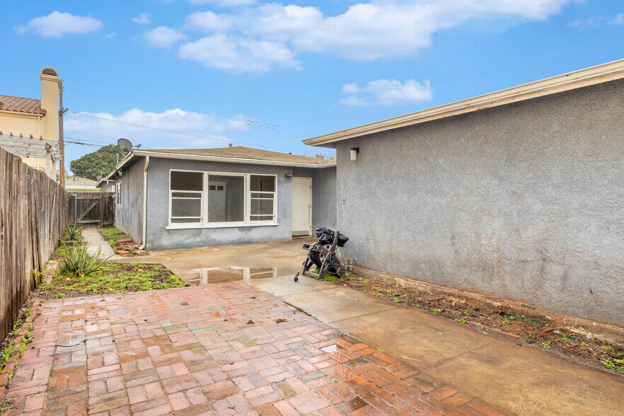 More Photos Of 18508 Kingsdale Ave, Redondo Beach Multifamily For Sale