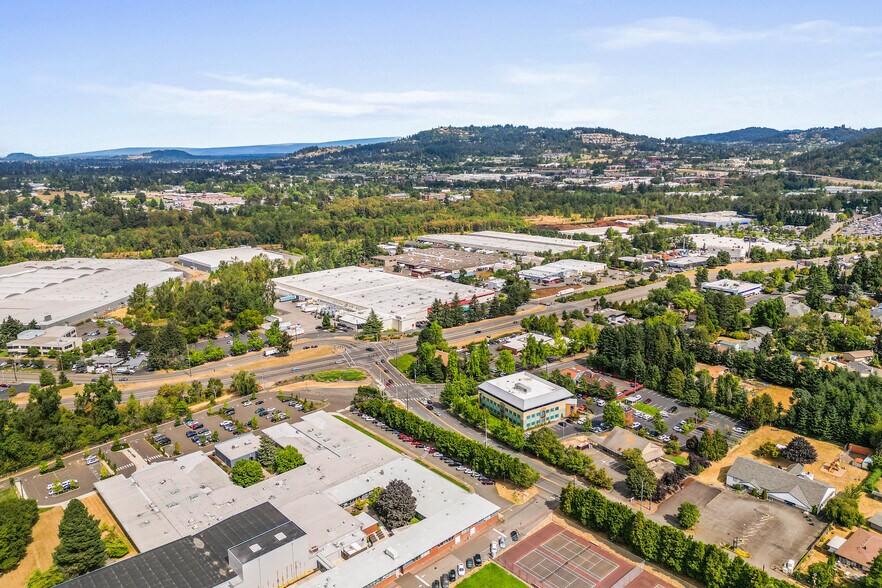 More Photos Of 6902 SE Lake Rd, Milwaukie Medical For Lease