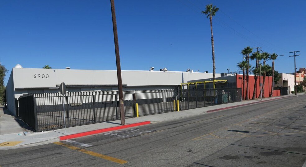 Primary Photo Of 6900 S Alameda St, Huntington Park Warehouse For Sale