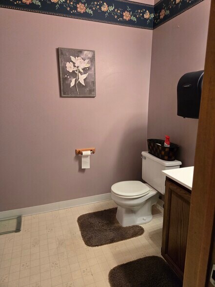 More Photos Of 4534 Dowling St, Montague Office For Sale