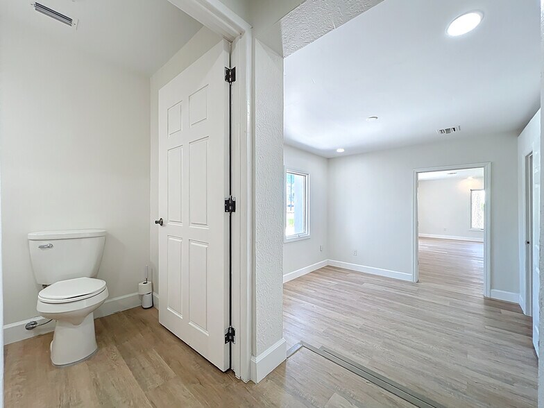 More Photos Of 507 East St, Longwood Office Residential For Lease