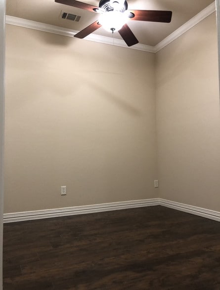 More Photos Of 1400 W Mayfield Rd, Arlington Loft Creative Space For Lease