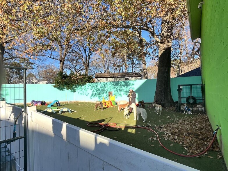 More Photos Of 2220 Laskin Rd, Virginia Beach Freestanding For Sale