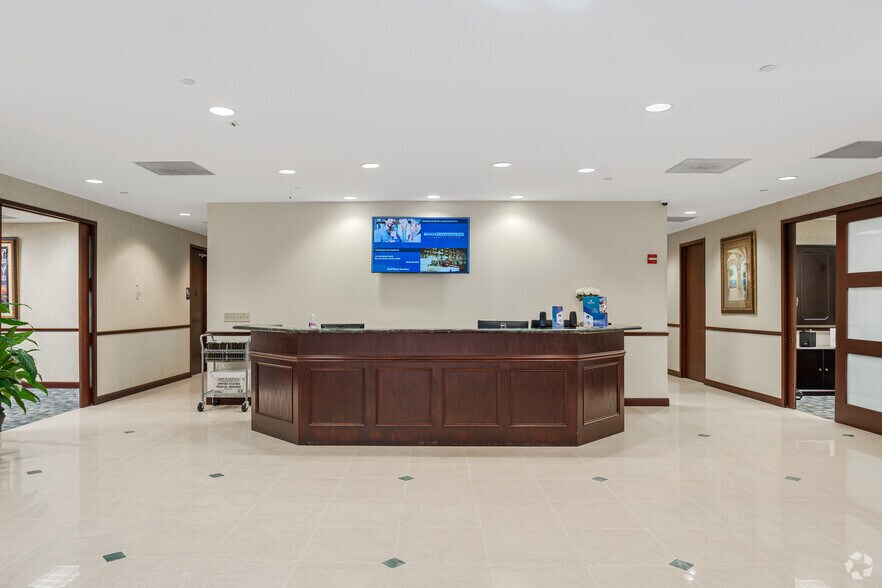More Photos Of 1375 Gateway Blvd, Boynton Beach Coworking Space