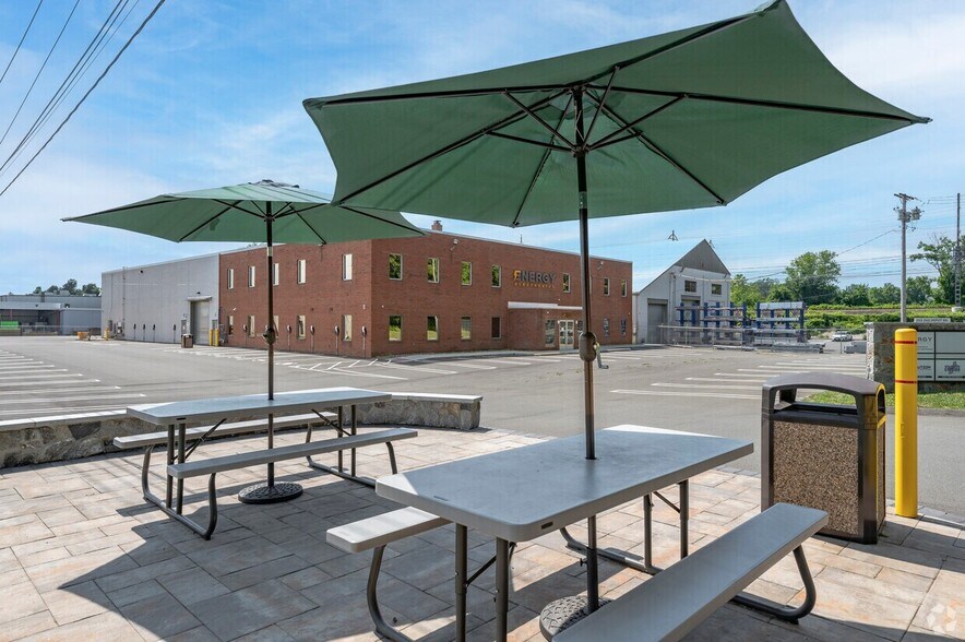 More Photos Of 252-262 Depot Rd, Milford Light Distribution For Lease