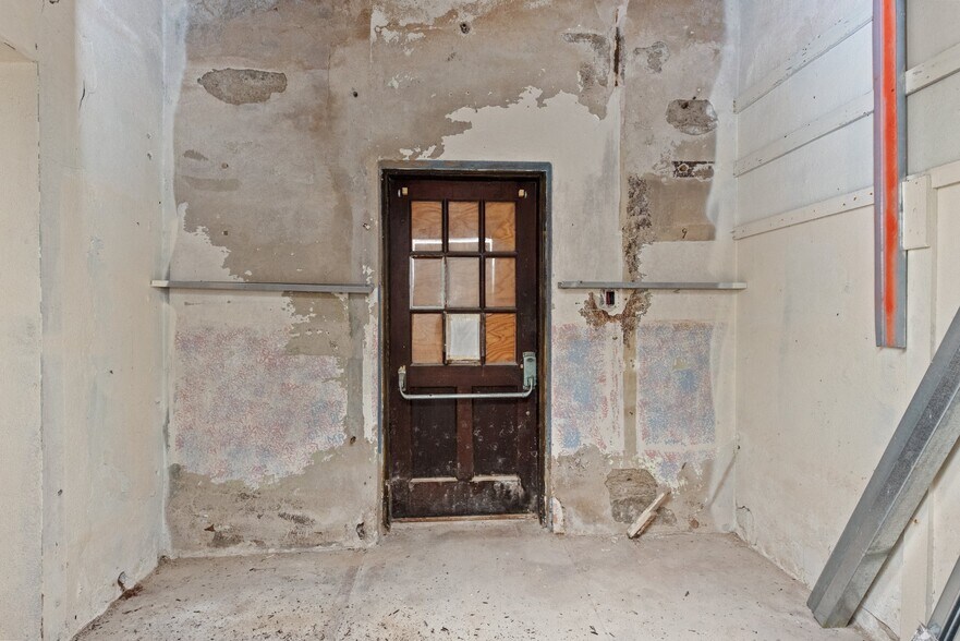 More Photos Of 200 S Green St, Georgetown Loft Creative Space For Sale