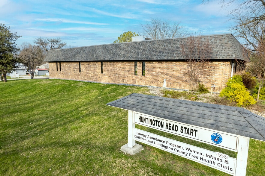 More Photos Of 1255 Engle St, Huntington Light Distribution For Sale