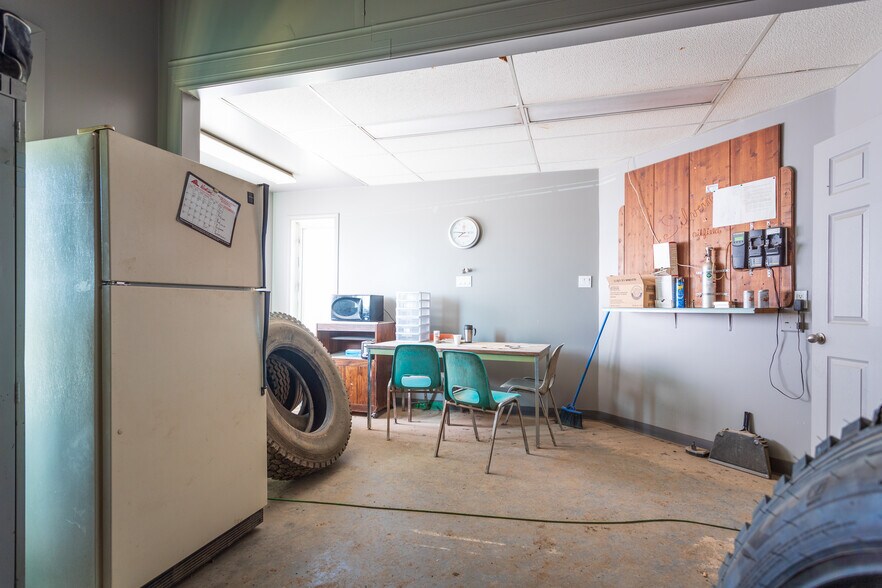 More Photos Of 310 Williams Industrial Dr, Neilburg Service For Sale