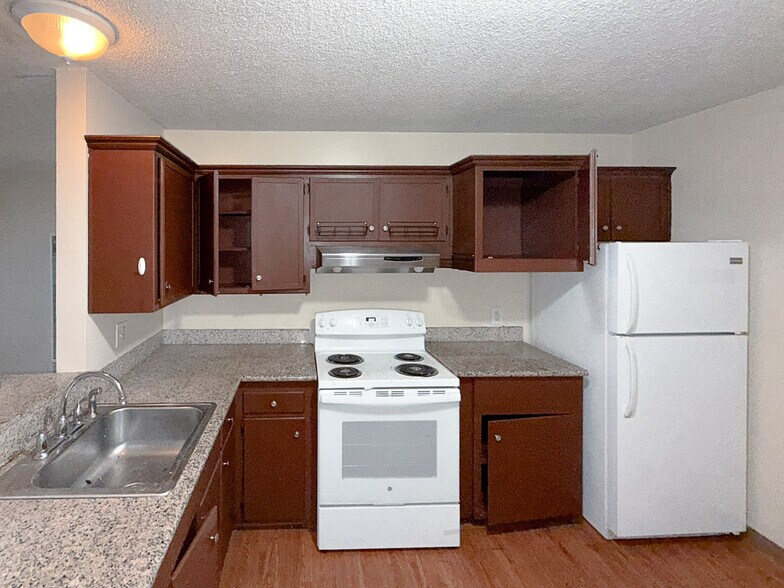 More Photos Of 25039 Cypress Ave, Hayward Apartments For Sale