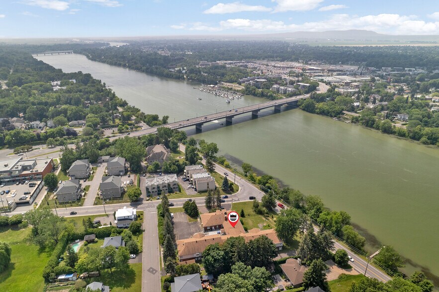 More Photos Of 21 Rue Messier, Mont-saint-hilaire Apartments For Sale