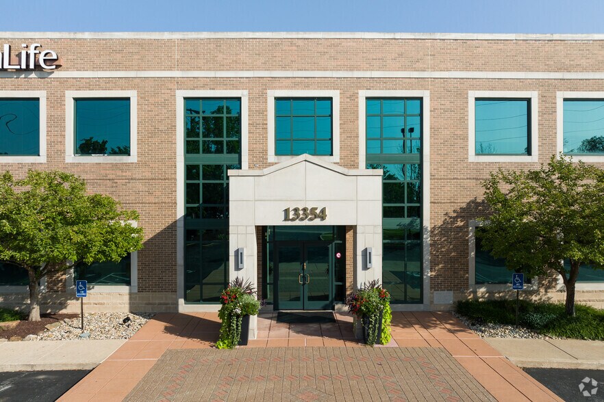 More Photos Of 13354 Manchester Rd, Des Peres Medical For Lease