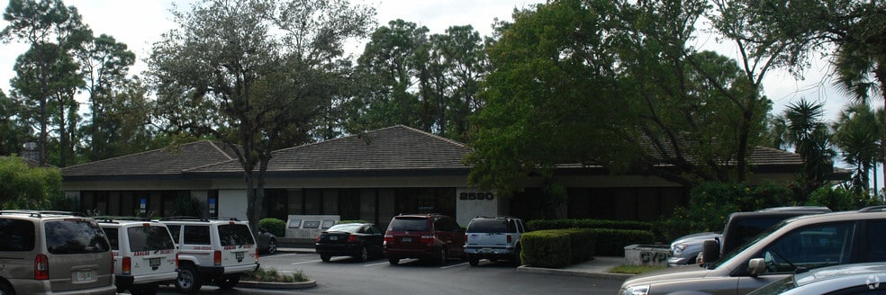 More Photos Of 2590 Golden Gate Pky, Naples Medical For Lease