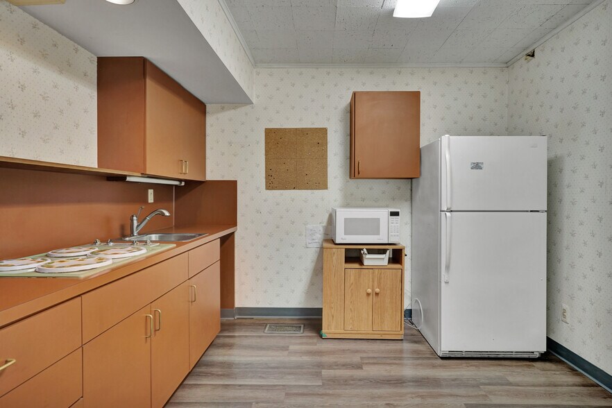 More Photos Of 102 S 3rd St, Saint Clair Bank For Sale