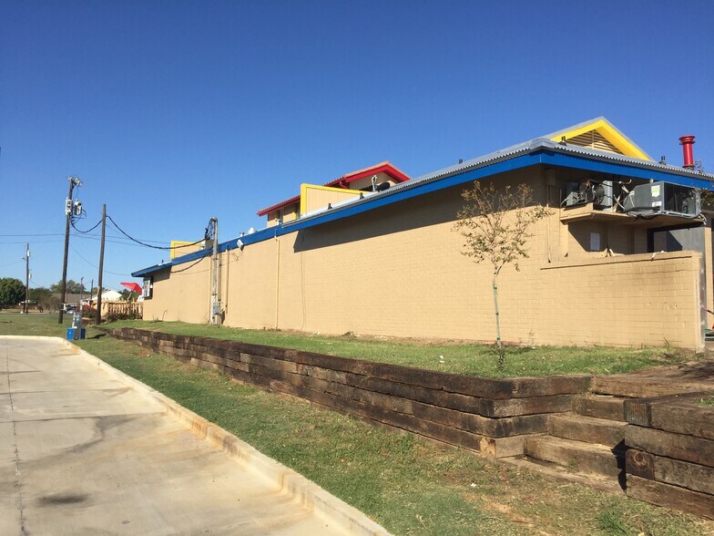 More Photos Of 1155 E Loop 304, Crockett Restaurant For Sale