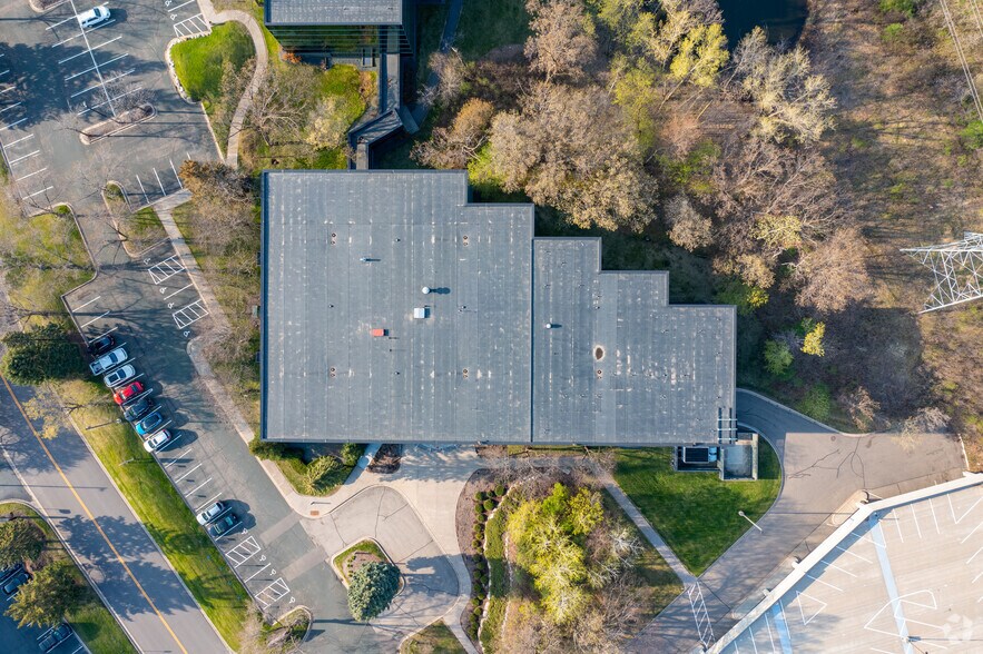 More Photos Of 12900 Whitewater Dr, Minnetonka Unknown For Lease