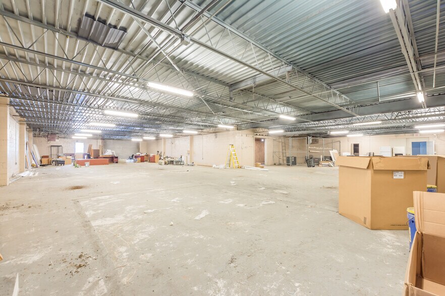 More Photos Of 8456 Newman St, Douglasville Light Manufacturing For Lease