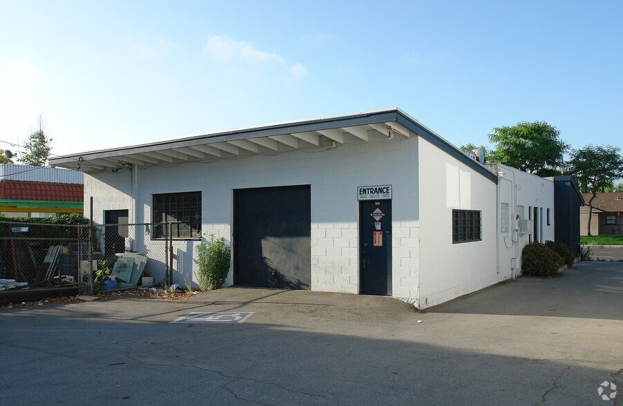 More Photos Of 1139 W 17th St, Santa Ana Freestanding For Lease