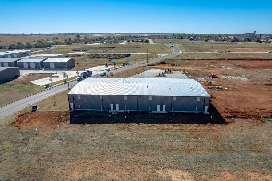 More Photos Of 8101 Silver Xing, Oklahoma City Unknown For Lease