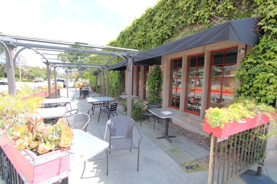 More Photos Of 3818-3824 Ocean View Blvd, Montrose Storefront Retail Office For Lease