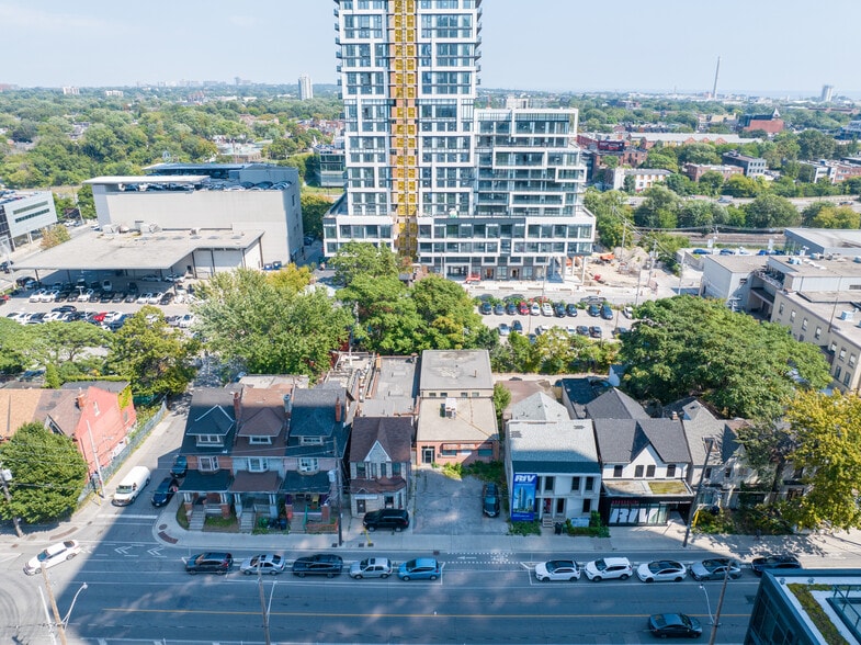 More Photos Of 99 River St, Toronto Storefront For Sale