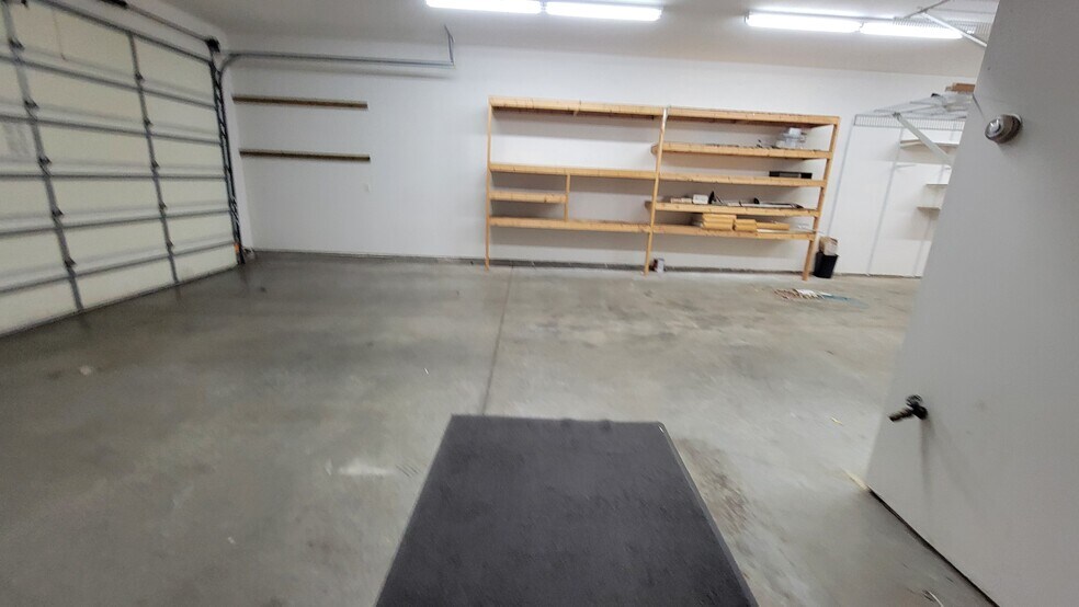 More Photos Of 1881 NW Station Parkway, Andover Office Residential For Lease