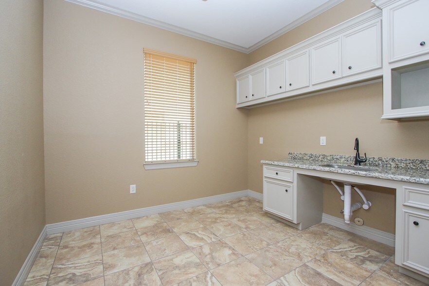 More Photos Of 17347 Village Green Dr, Houston Medical For Lease