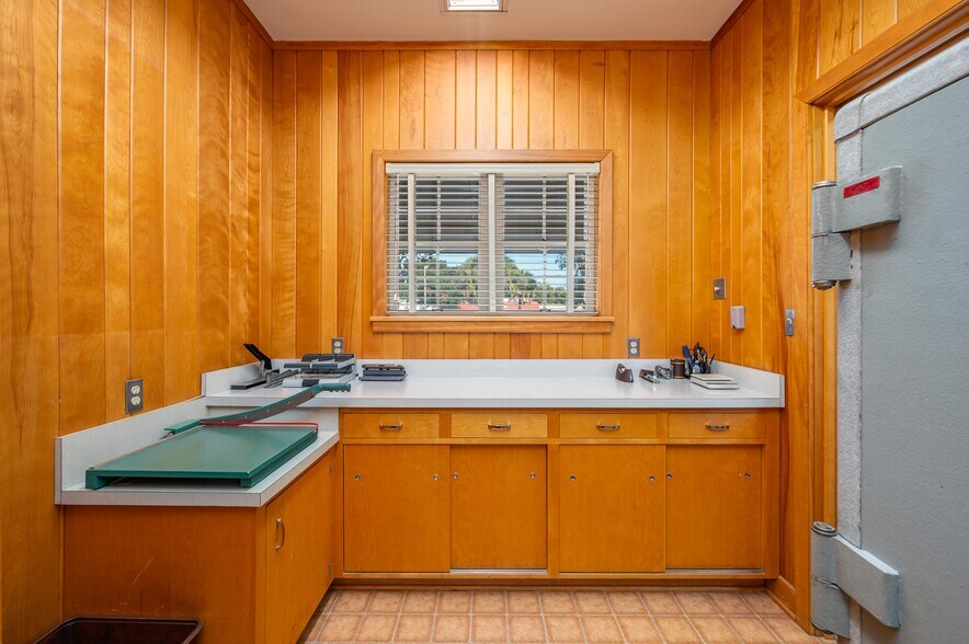 More Photos Of 510 E Parker St, Bartow Office For Sale