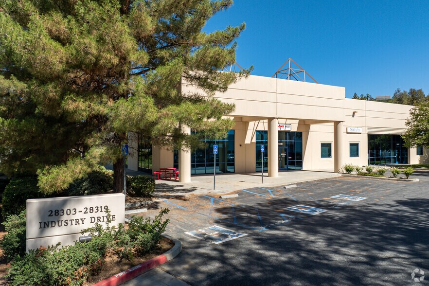 More Photos Of 28303-28319 W Industry Dr, Valencia Warehouse For Lease