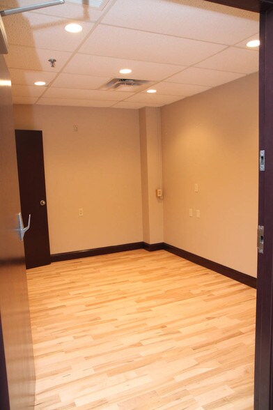 More Photos Of 1356 Washington St, Bath Storefront Retail Office For Lease