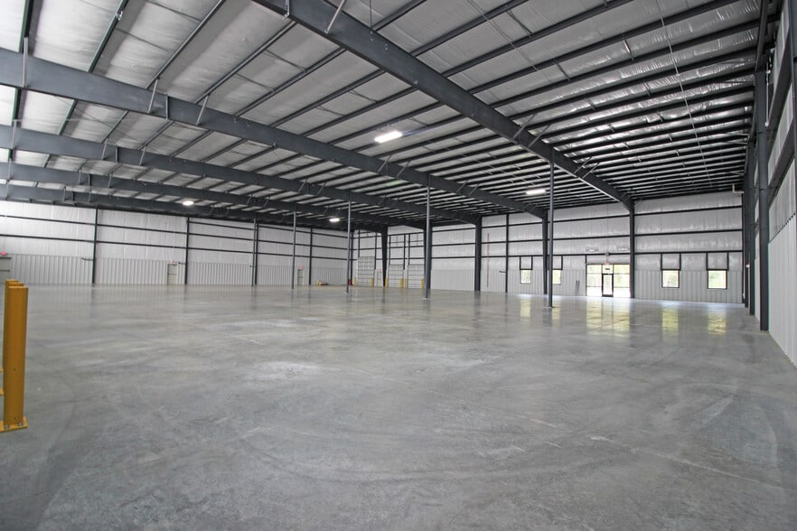 More Photos Of 18409 Intercontinental Crossing Dr, Houston Warehouse For Sale