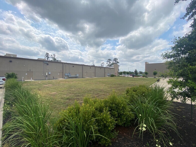 More Photos Of 24523-24527 Gosling Rd, Spring Land For Lease