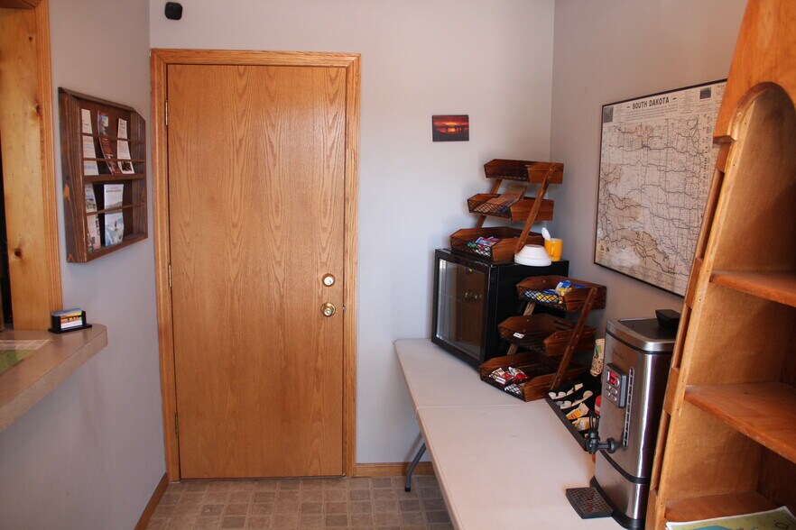 More Photos Of 115 N River St, Chamberlain Hotel For Sale